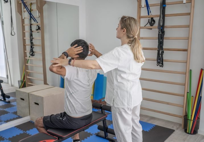 Esercizi di riabilitazione motoria per recupero muscolare presso lo studio di fisioterapia Alma Fisio a Firenze Novoli