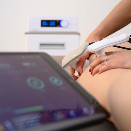 Seduta di tecarterapia per ridurre dolore e infiammazione presso lo studio di fisioterapia Alma Fisio a Firenze Novoli